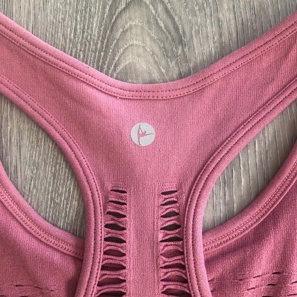 90 Degree By Reflex Cutout Cropped Seamless Top - Picture 5 of 15